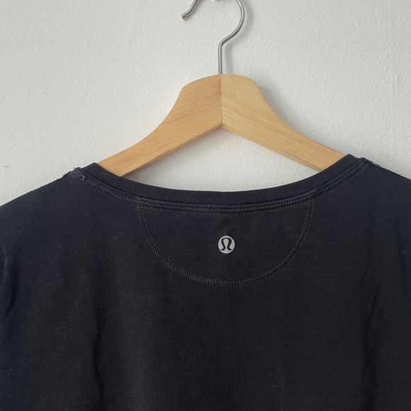 LULULEMON black t-shirt - Picture 3 of 3